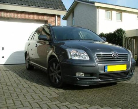 Toyota Avensis Wagon 2.2 D-4D D-CAT Linea Luna (2006)