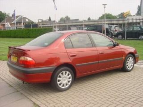 Toyota Avensis 2.0 D4-D Linea Sol (2001)
