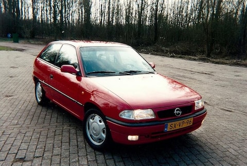 Opel Astra 1.6i-16V Sport
