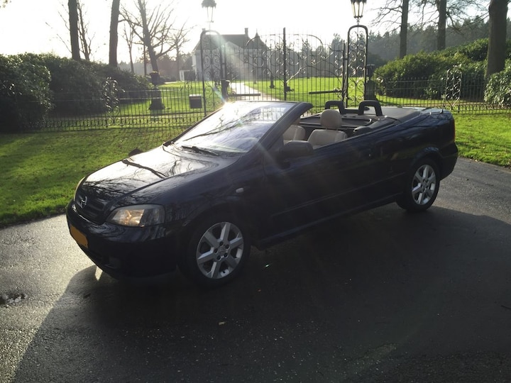 Opel Astra Cabrio 2.2i-16V (2003)
