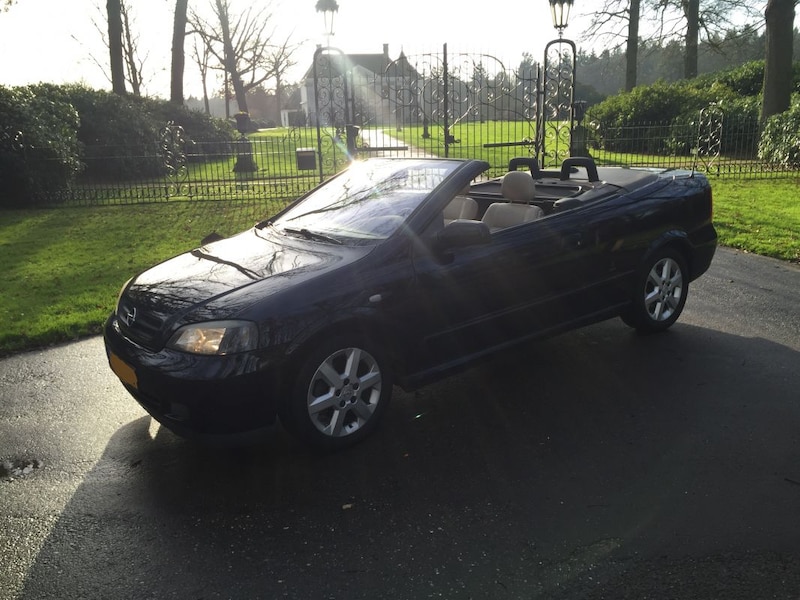 Opel Astra Cabrio 2.2i-16V (2003)