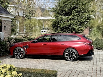BMW 550e xDrive Touring (2025)