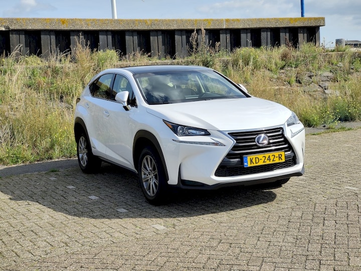 Lexus NX 300h 2WD (2016)