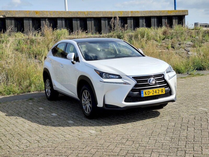 Lexus NX 300h 2WD (2016)