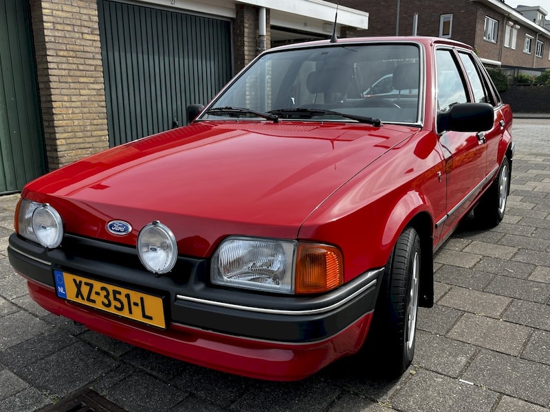 Ford Escort 1.6 Ghia (1987)