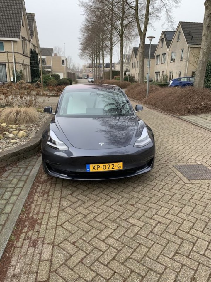 Tesla Model 3 Long Range AWD (2019)