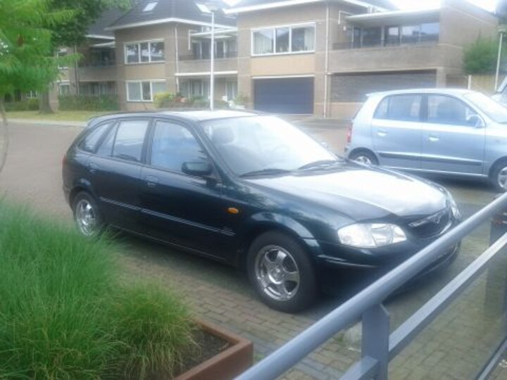 Mazda 323 FastBreak 1.5i GLX (2000)