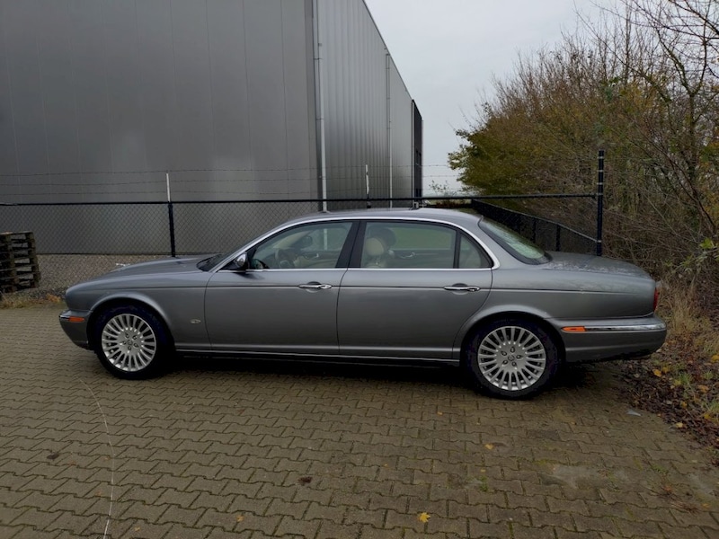 Jaguar XJ8 3.5 LWB (2007)