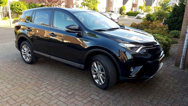 Toyota RAV4 2.5 Hybrid 2WD Dynamic (2018)