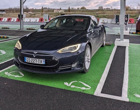 Tesla Model S 85 Signature