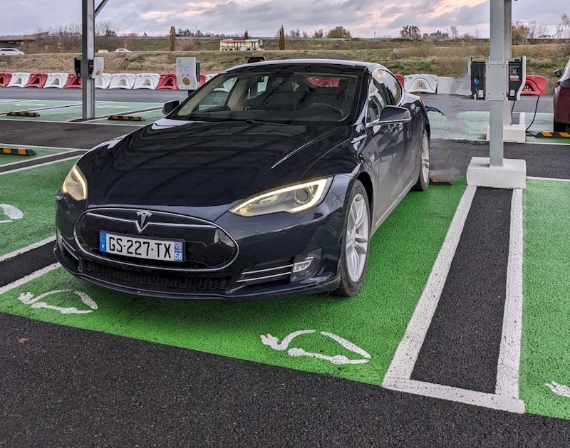 Tesla Model S 85 Signature (2014)