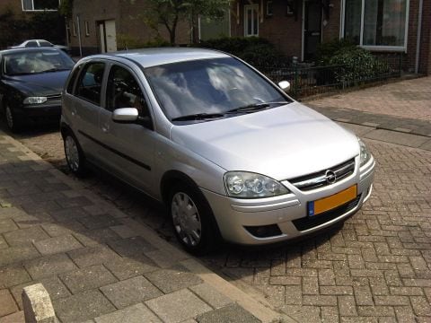 Opel Corsa 1.2-16V Cosmo (2004)
