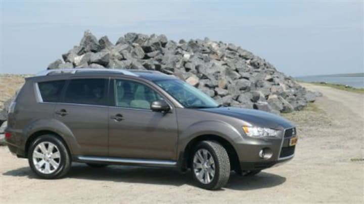 Mitsubishi Outlander 2.4 4WD Instyle (2010)
