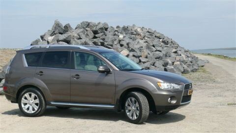 Mitsubishi Outlander 2.4 4WD Instyle (2010)