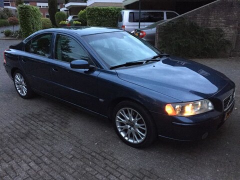 Volvo S60 2.5T Momentum (2005)