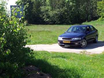 Opel Vectra 1.8i-16V Diamond (1998)