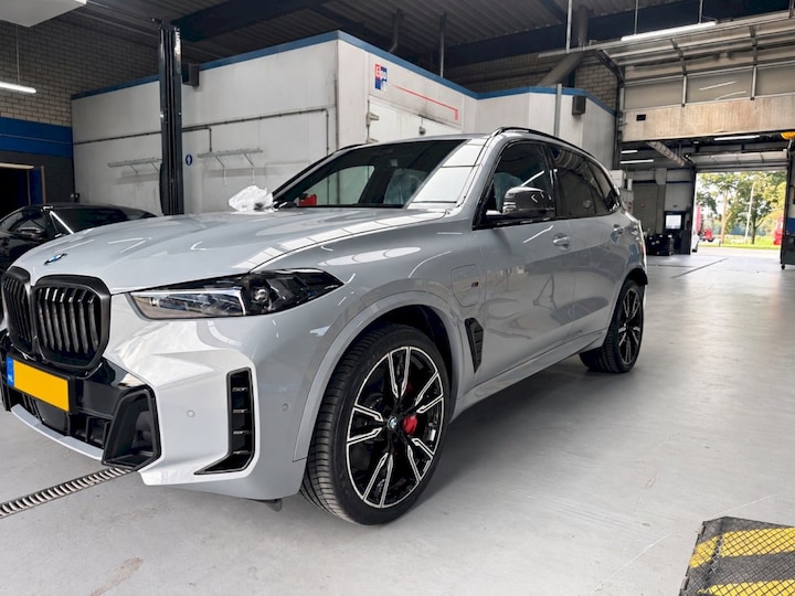BMW X5 xDrive50e (2025)