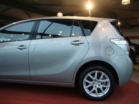 Toyota Verso 1.8 16v VVT-i Business (2010)