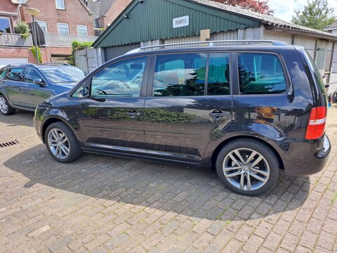 Volkswagen Touran 2.0 16V FSI Highline