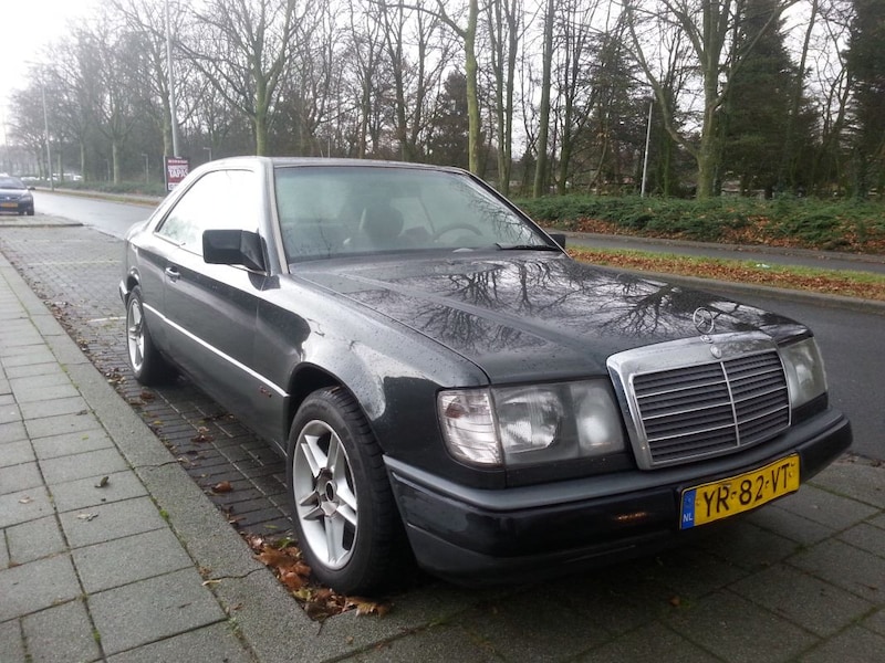 Mercedes-Benz 230 CE (1989)