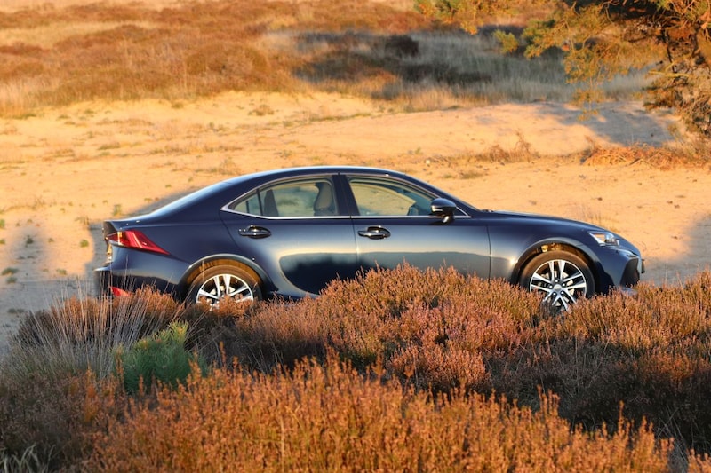 Lexus IS 300h Business Line (2017)
