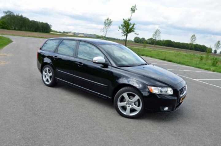 Volvo V50 D2 DRIVe Start/Stop R-Design Pro Edition (2012)