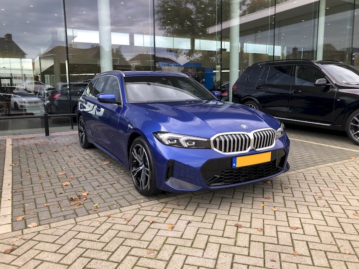 BMW 330e Touring (2022)