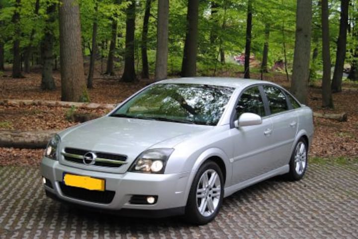 Opel Vectra GTS 2.2-16V Elegance (2003)