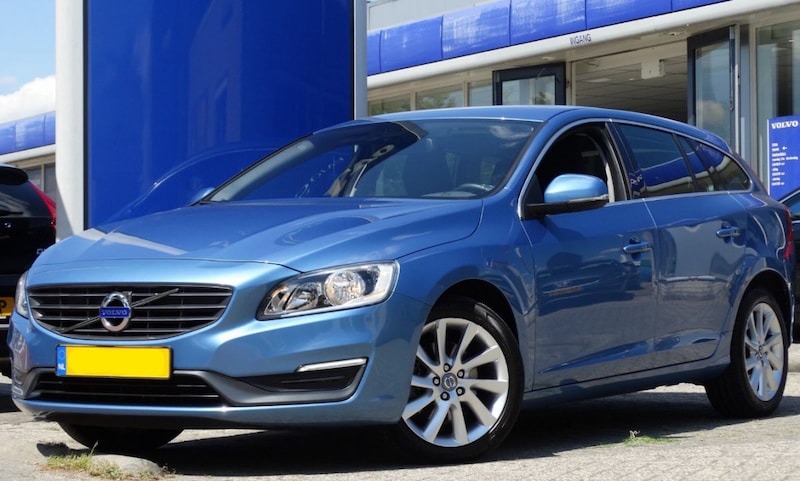 Volvo V60 D2 Momentum (2014)