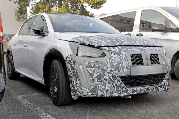 Spyshots Peugeot 208 facelift