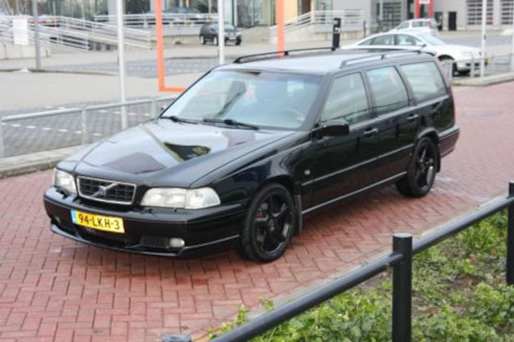 Volvo V70 R