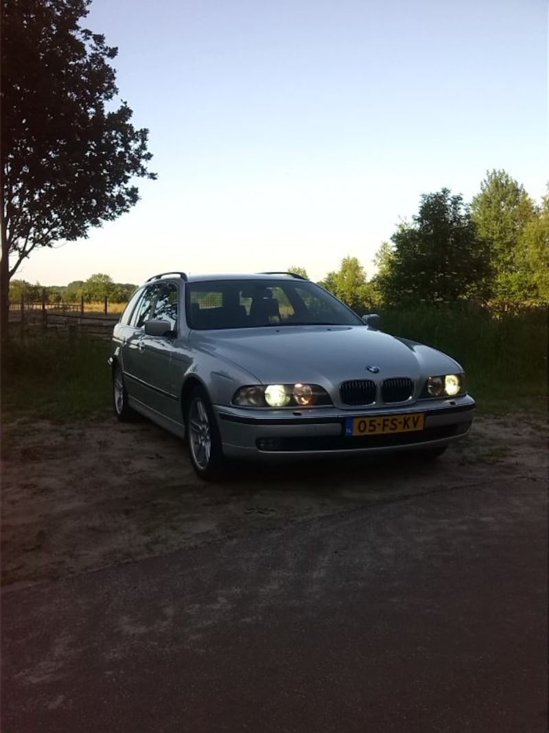 BMW 530d touring Executive (2000)