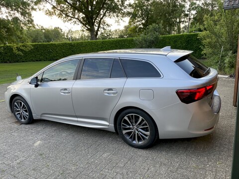 Toyota Avensis Touring Sports 1.8 VVT-i Skyview Edition