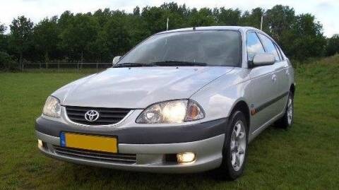 Toyota Avensis 2.0 D4-D Linea Sol (2001)