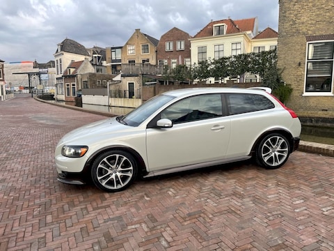 Volvo C30 T5 Momentum (2008)