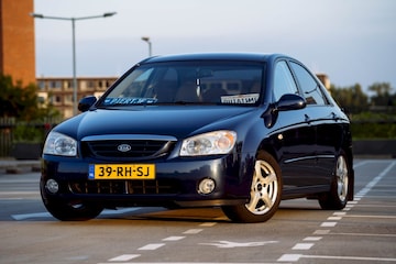 Kia Cerato 2.0 CVVT EX (2005)