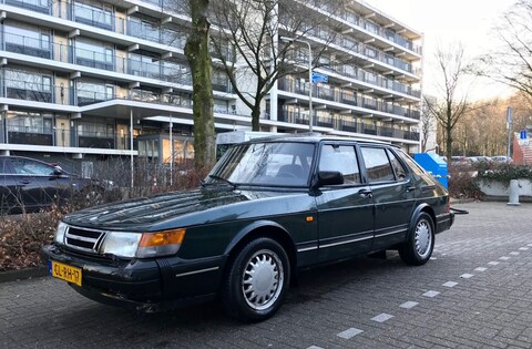 Saab 900S