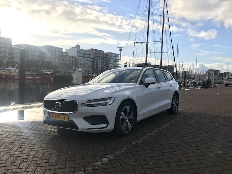 Volvo V60 B3 Momentum Advantage (2021)