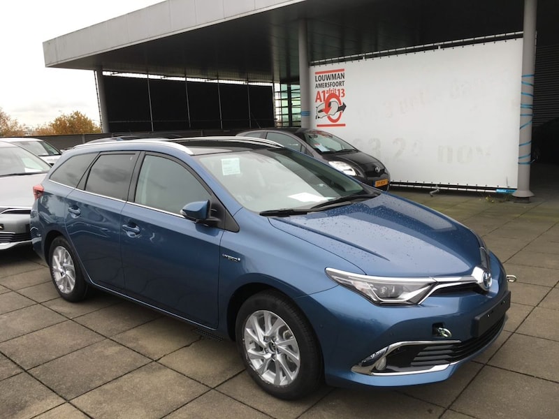 Toyota Auris Touring Sports 1.8 Hybrid Executive (2015)