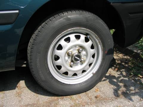 Mazda 323 1.3i Millionaire (1995)