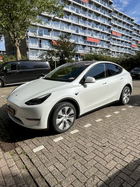 Tesla Model Y Long Range AWD (2023)
