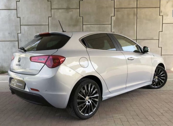 Alfa Romeo Giulietta 1.6 JTDm 105 Distinctive (2014)