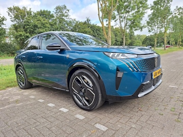 Peugeot e-3008 GT 73kWh 210 (2024)