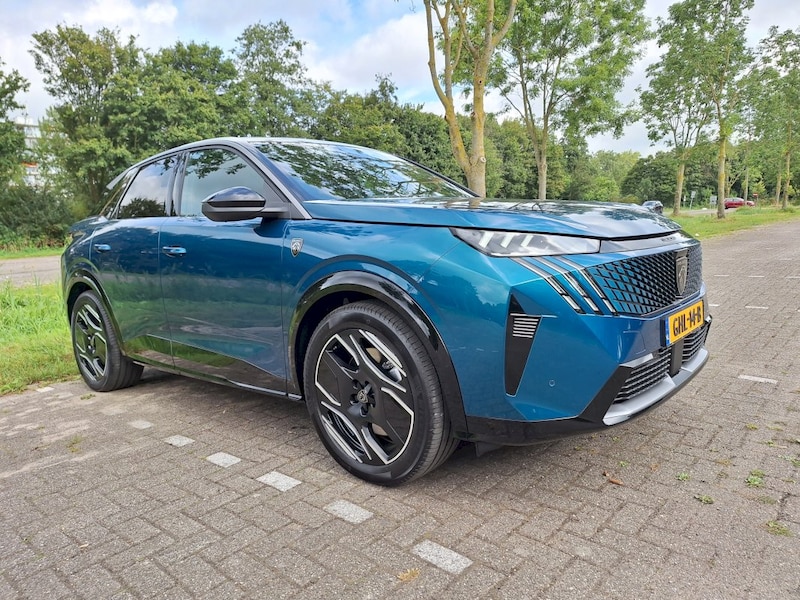 Peugeot e-3008 GT 73kWh 210 (2024)