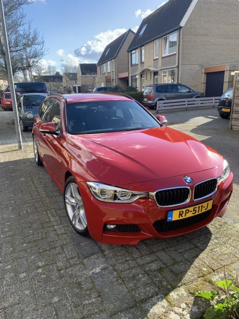 BMW 320i Touring (2018)