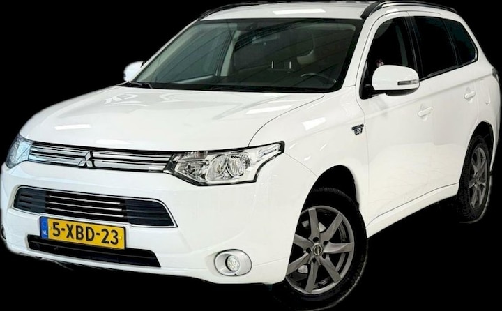 Mitsubishi Outlander PHEV Business Edition (2014)