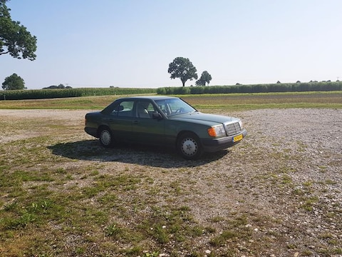 Mercedes-Benz 300 E