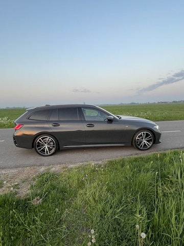 BMW 318i Touring (2024)