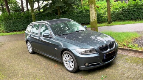 BMW 320i Touring Luxury Line