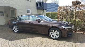 Volvo S90 D4 Momentum+ (2017)